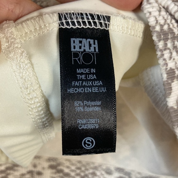 Beach Riot Anna tank reptile cream/gray snake print small - Picture 9 of 12